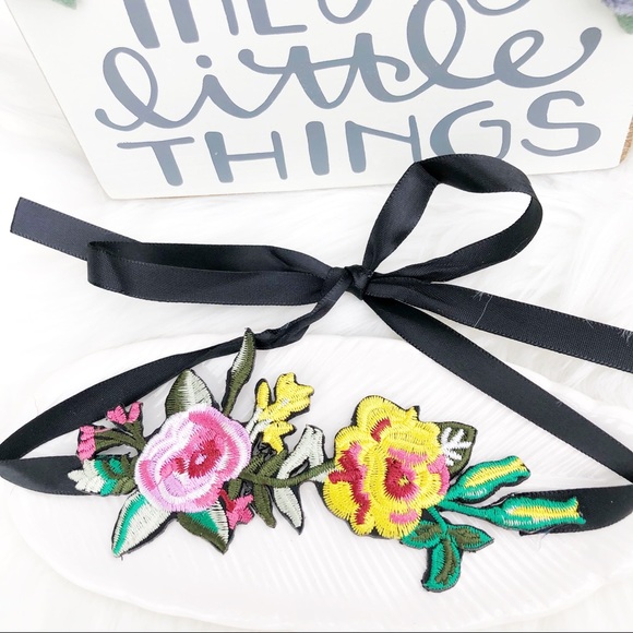 🌷5 for $25 Bundle Sale Fabric Embroidered Choker - Picture 2 of 3